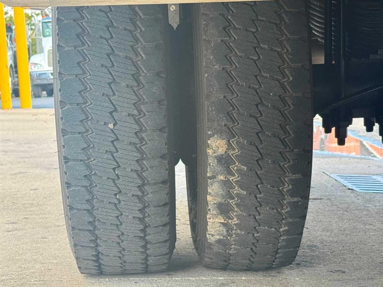 Ford Super Duty F-550 DRW XL 2WD Reg Cab 145" WB 60" CA 2017
