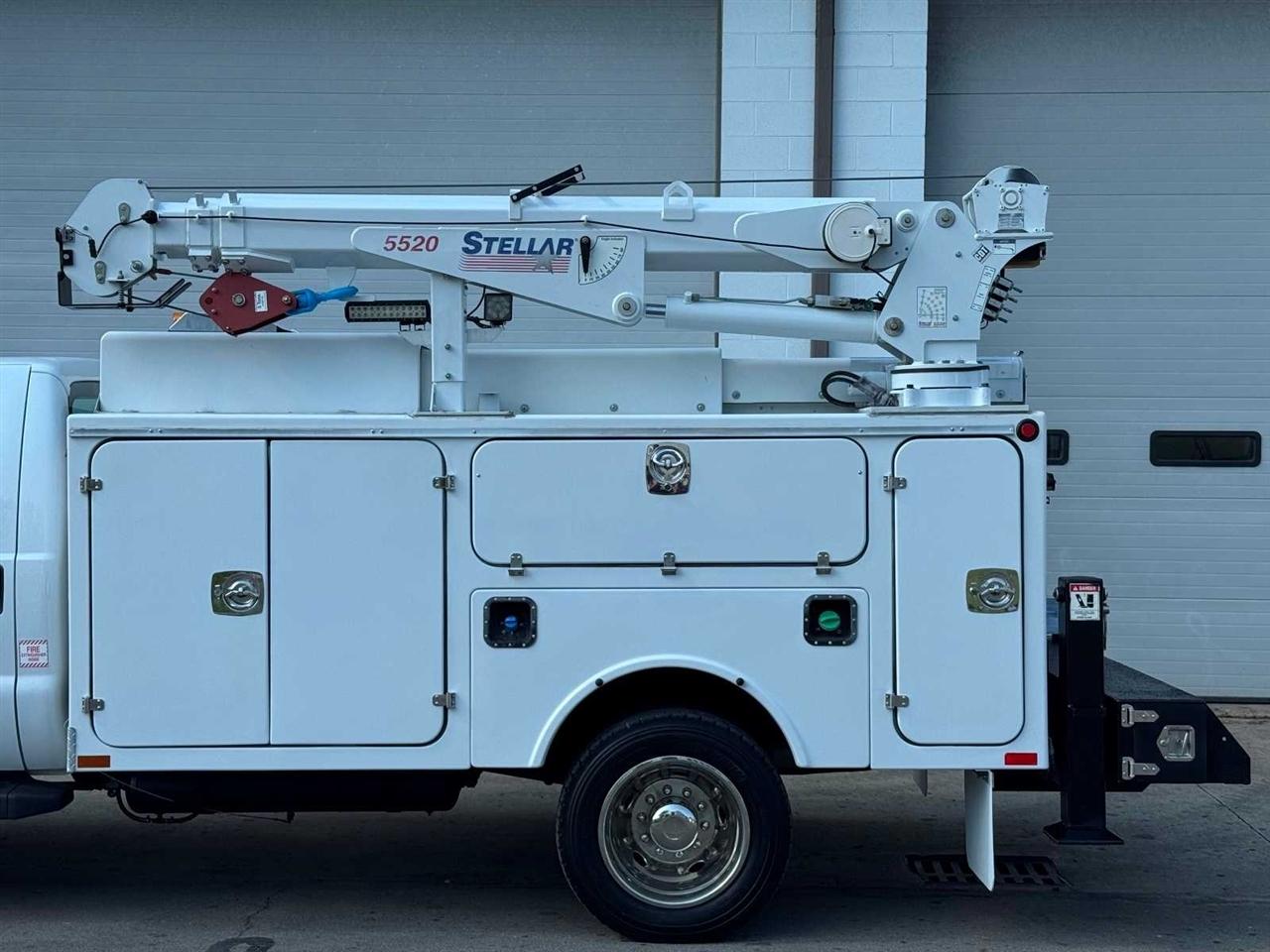 Ford Super Duty F-550 DRW 2WD Reg Cab 141" WB 60" CA XL 2015