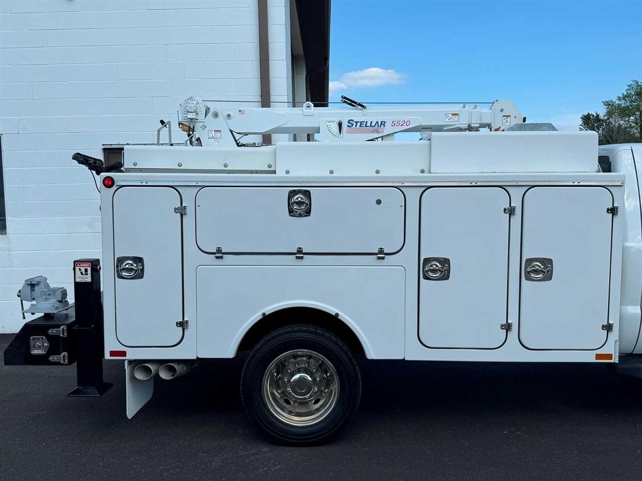 Ford Super Duty F-550 DRW 2WD Reg Cab 141" WB 60" CA XL 2015