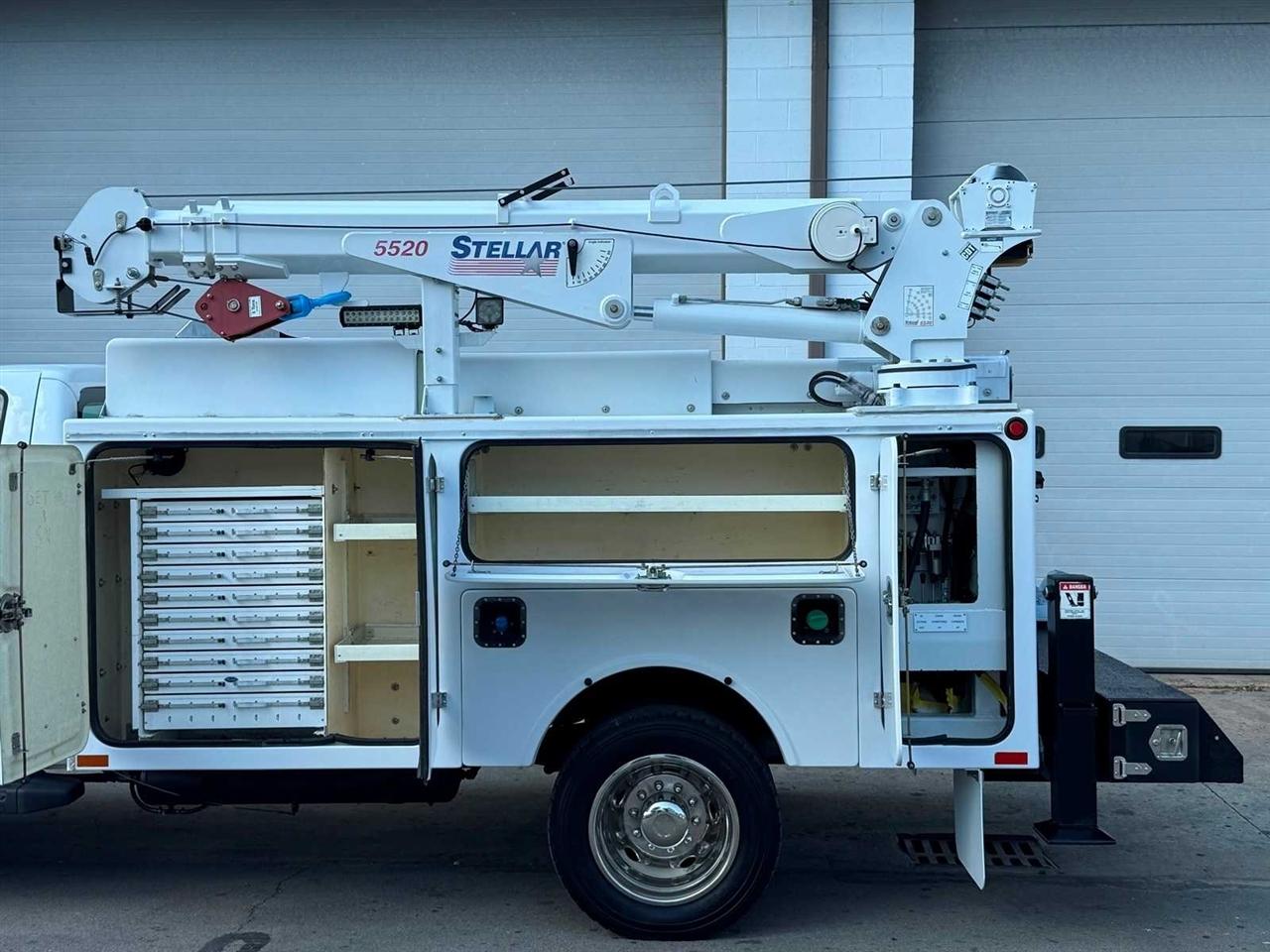 Ford Super Duty F-550 DRW 2WD Reg Cab 141" WB 60" CA XL 2015