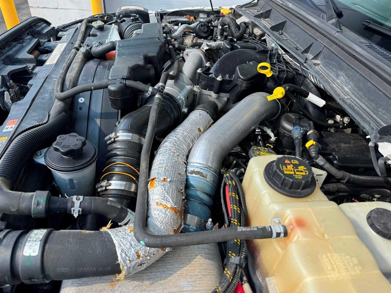 Ford Super Duty F-550 DRW 2WD Reg Cab 141" WB 60" CA XL 2015