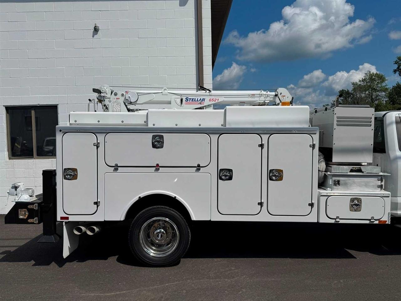 Ford Super Duty F-550 DRW XL 4WD Reg Cab 145" WB 60" CA 2019