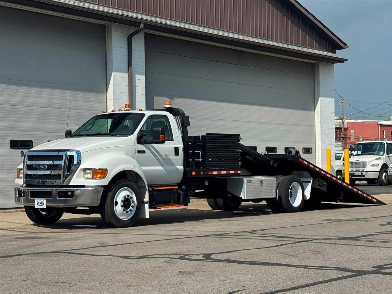 Ford Super Duty F-650 Straight Frame Reg Cab XL 2015