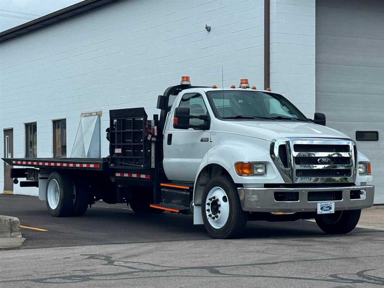 Ford Super Duty F-650 Straight Frame Reg Cab XL 2015