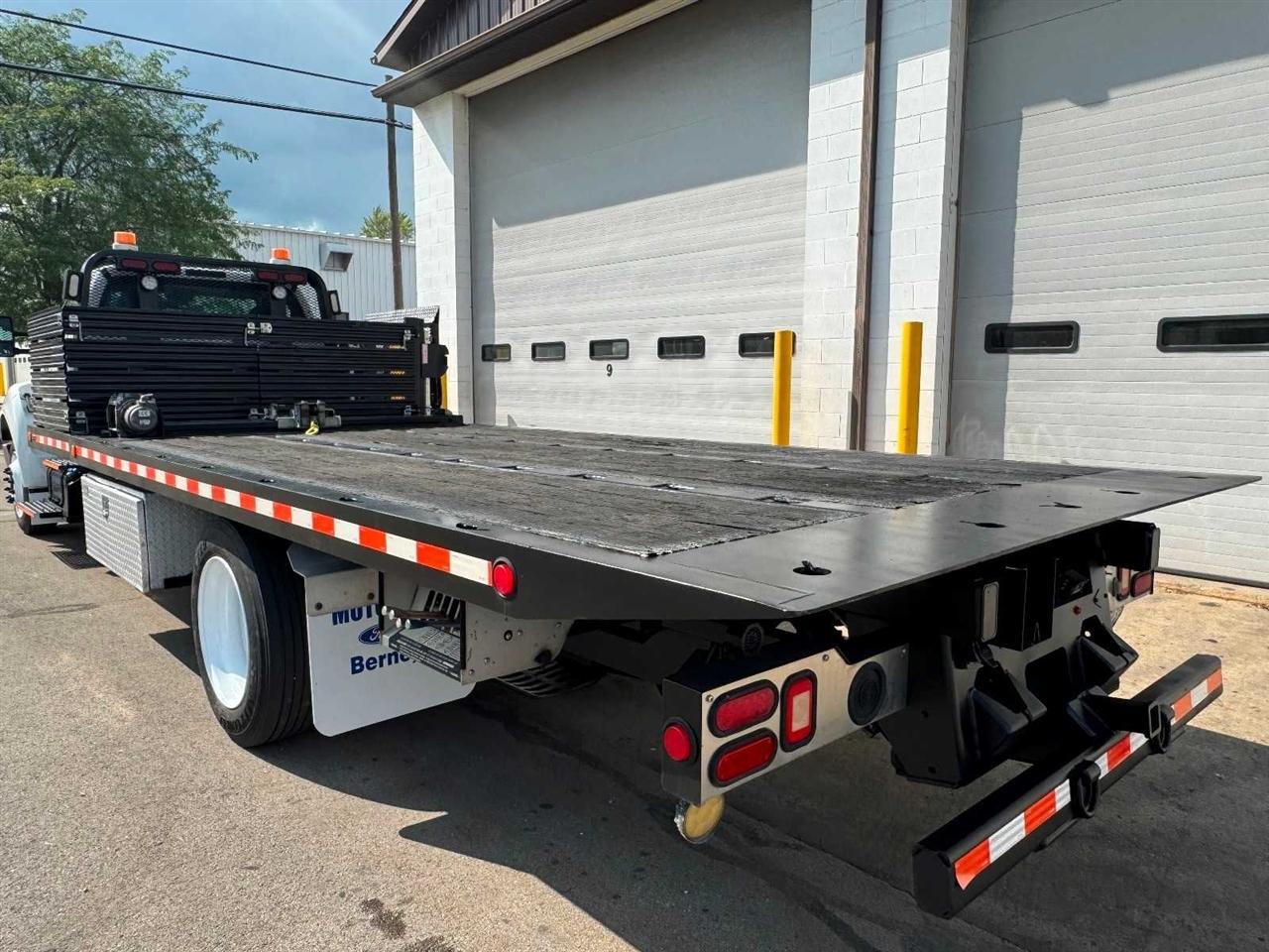 Ford Super Duty F-650 Straight Frame Reg Cab XL 2015