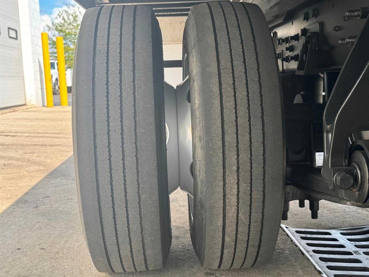 Ford Super Duty F-650 Straight Frame Reg Cab XL 2015