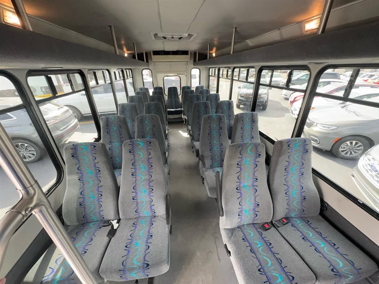 Ford Econoline Commercial Cutaway E-450 Super Duty 158" DRW 2012
