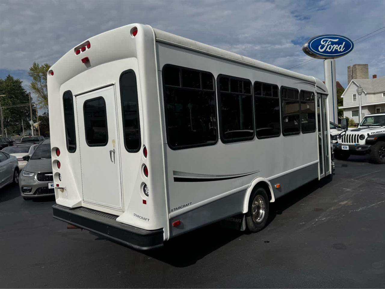 Ford Econoline Commercial Cutaway E-450 Super Duty 158" DRW 2012