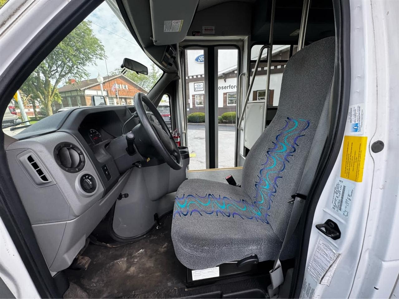 Ford Econoline Commercial Cutaway E-450 Super Duty 158" DRW 2012