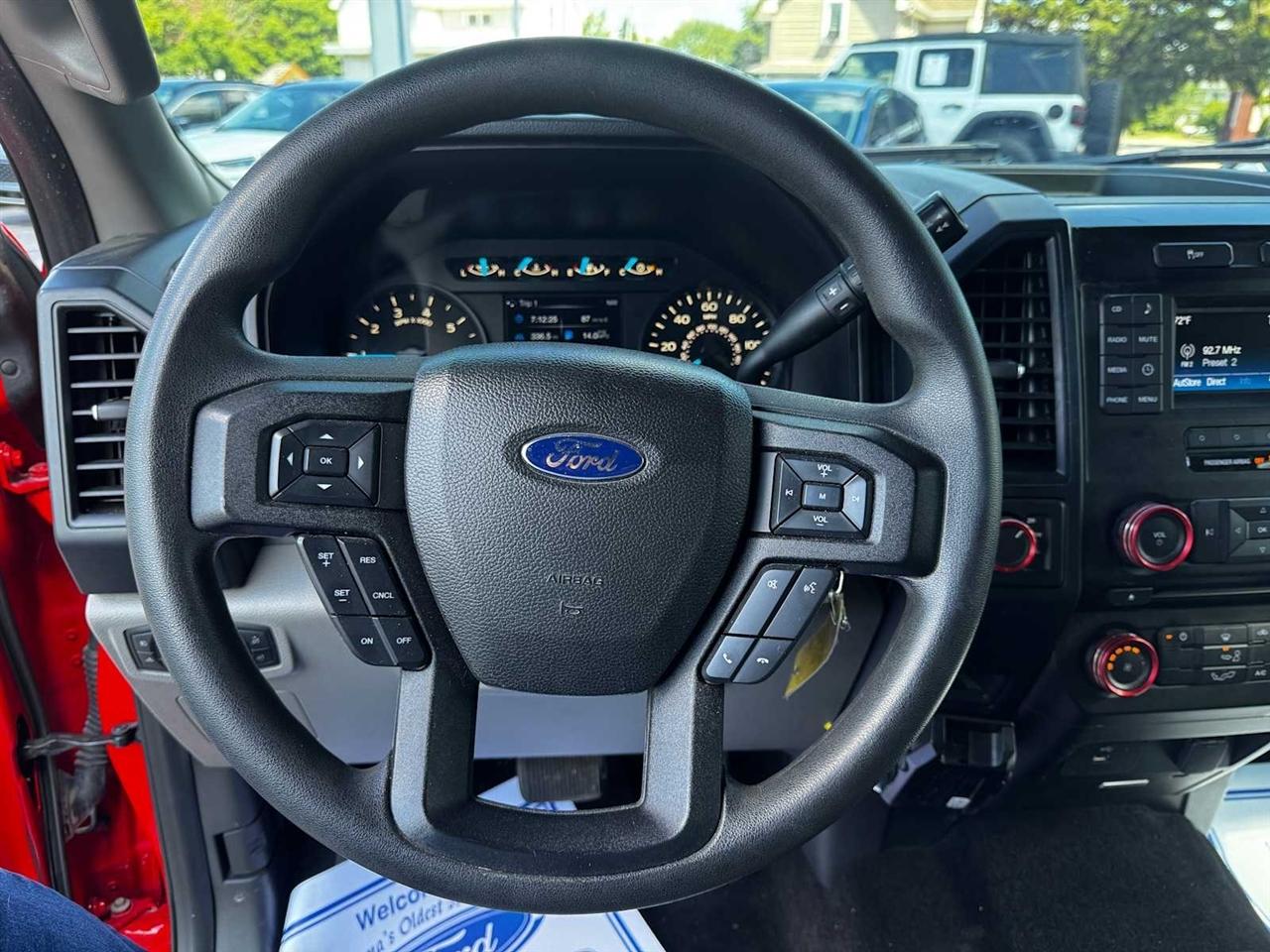 Ford F-150 4WD SuperCrew 145" Lariat 2016