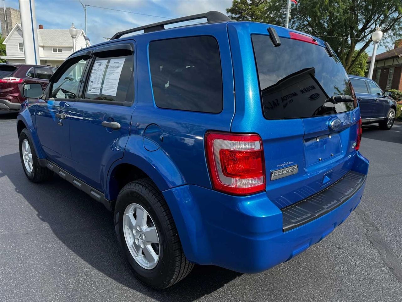 Ford Escape FWD 4dr XLT 2011
