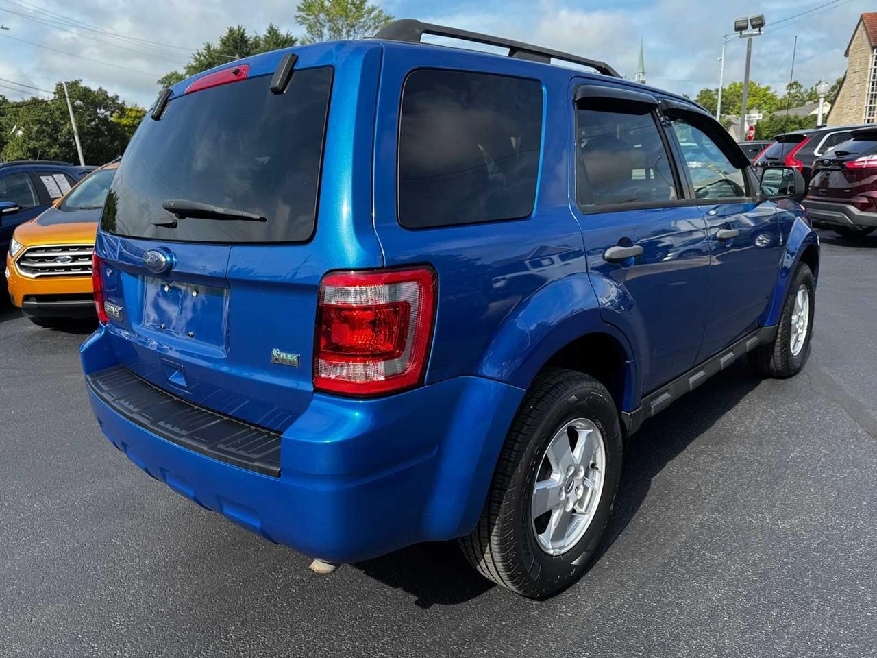 Ford Escape FWD 4dr XLT 2011