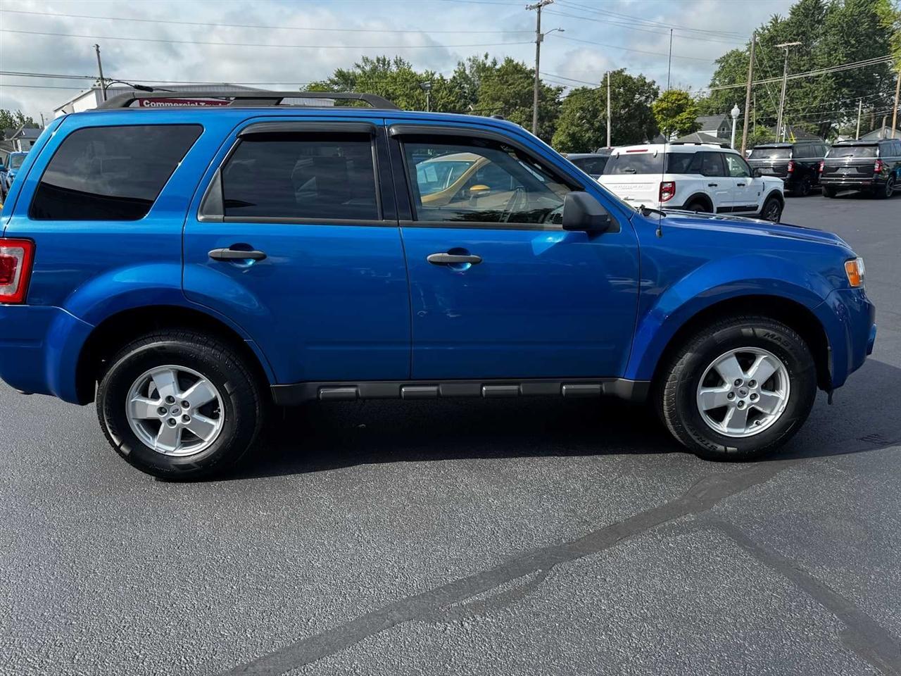 Ford Escape FWD 4dr XLT 2011