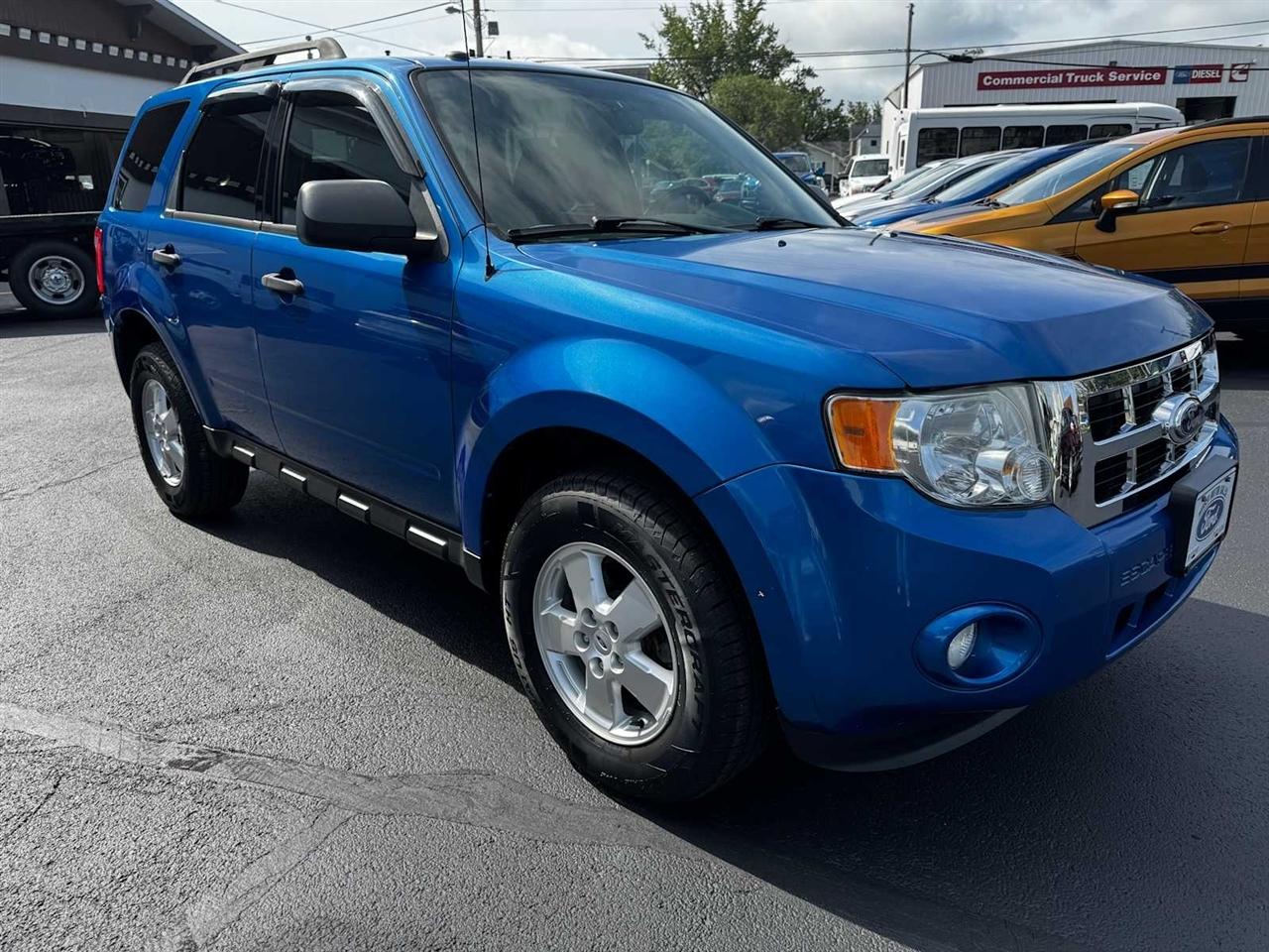 Ford Escape FWD 4dr XLT 2011