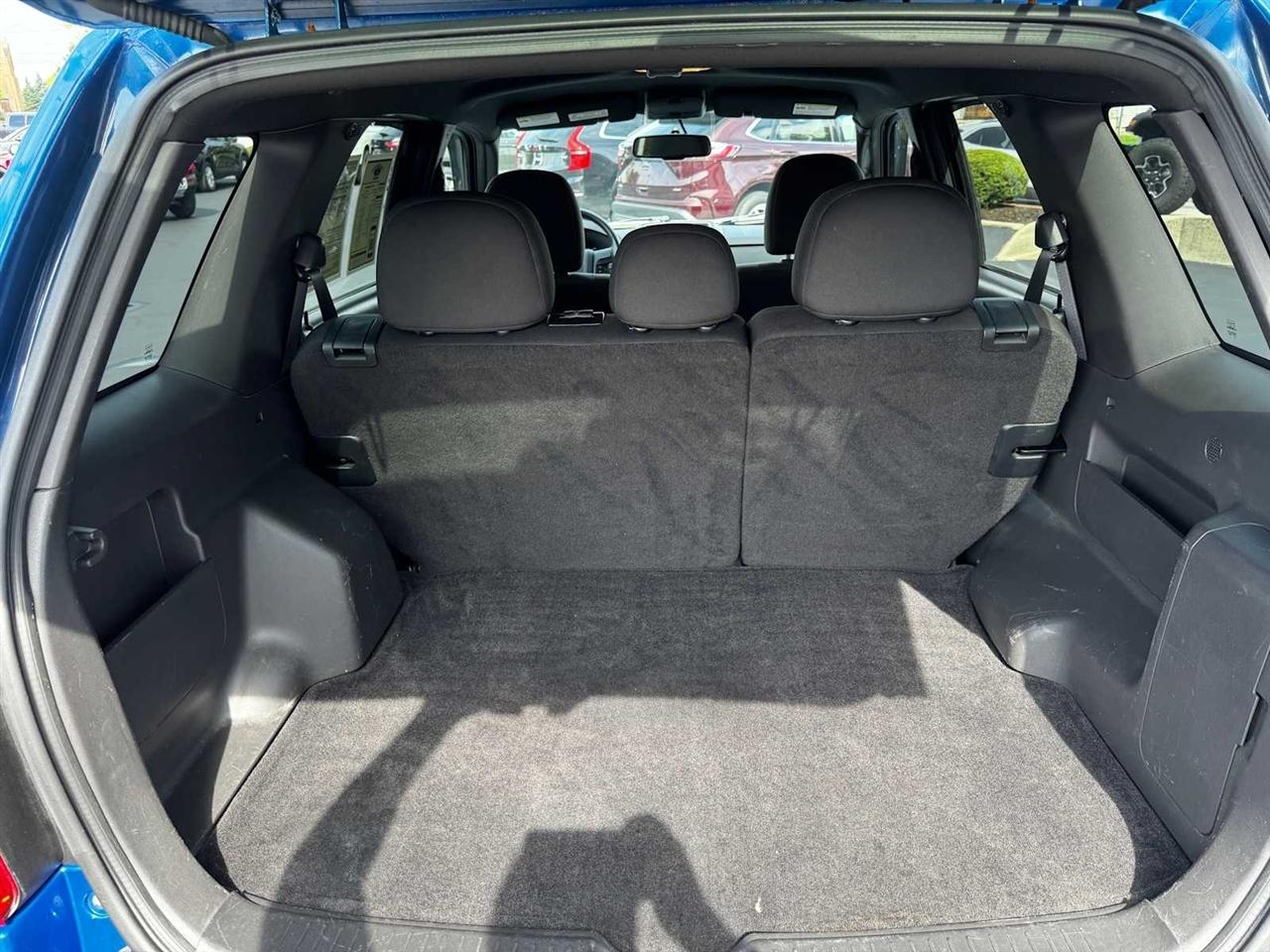 Ford Escape FWD 4dr XLT 2011