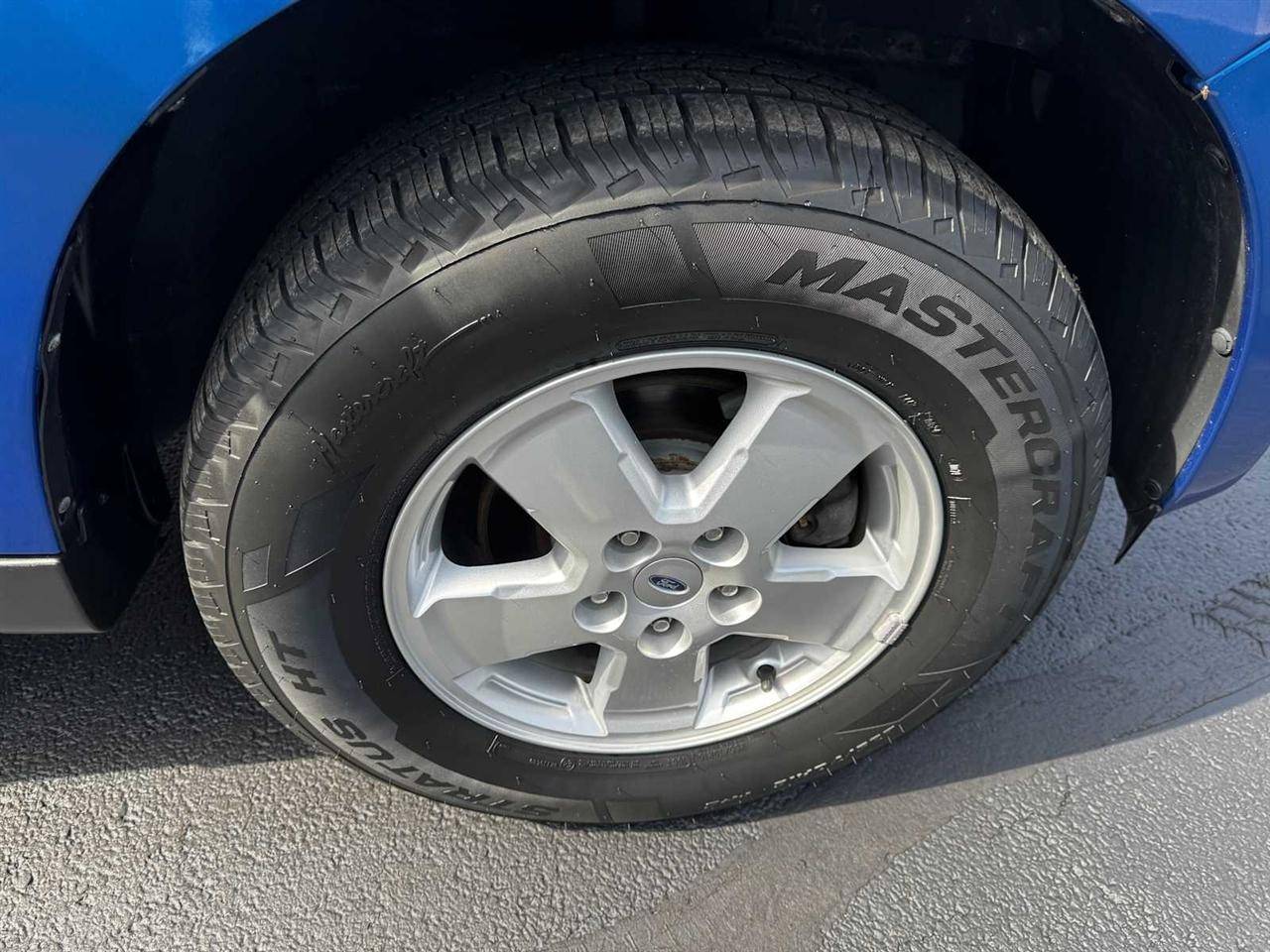 Ford Escape FWD 4dr XLT 2011