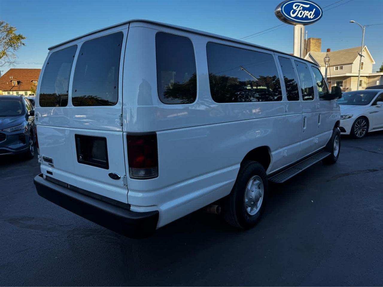 Ford Econoline Wagon E-350 Super Ext XLT 2006