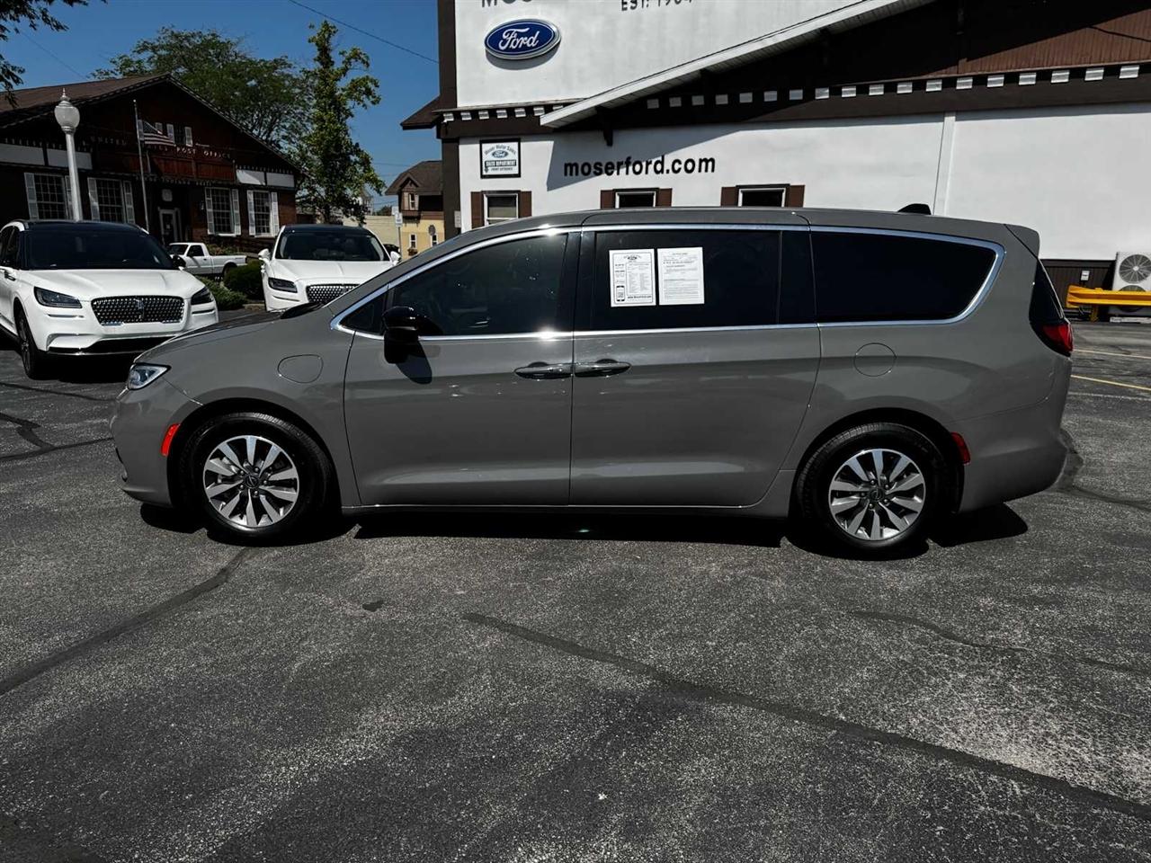 Chrysler Pacifica Hybrid Select FWD 2025
