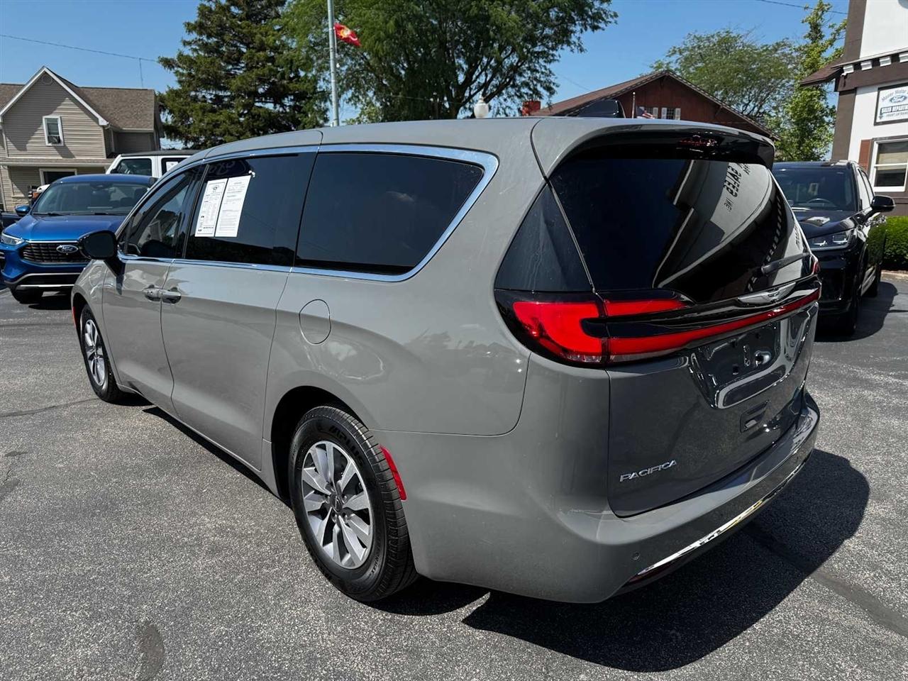 Chrysler Pacifica Hybrid Select FWD 2025