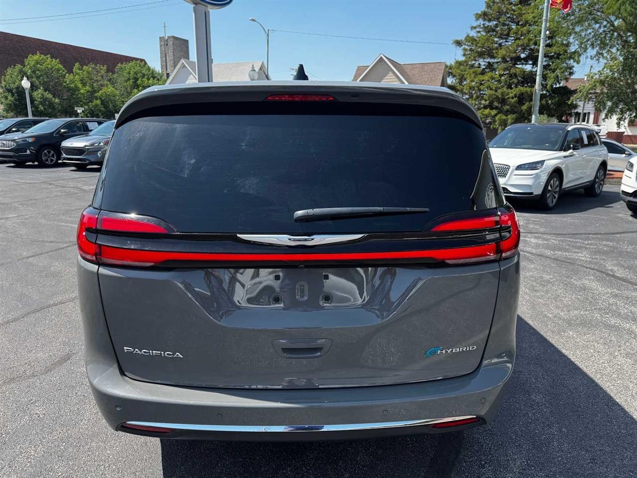 Chrysler Pacifica Hybrid Select FWD 2025