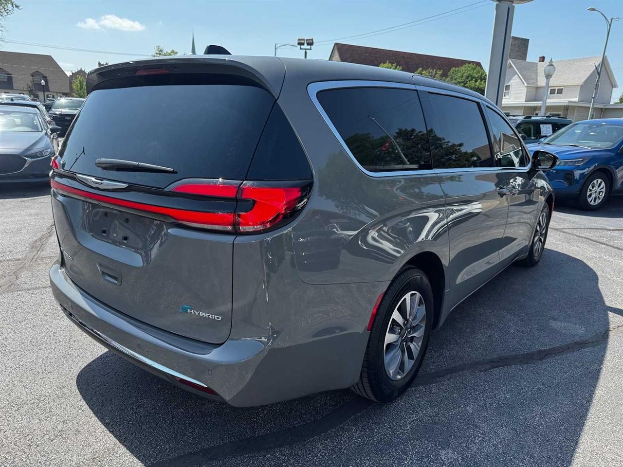 Chrysler Pacifica Hybrid Select FWD 2025