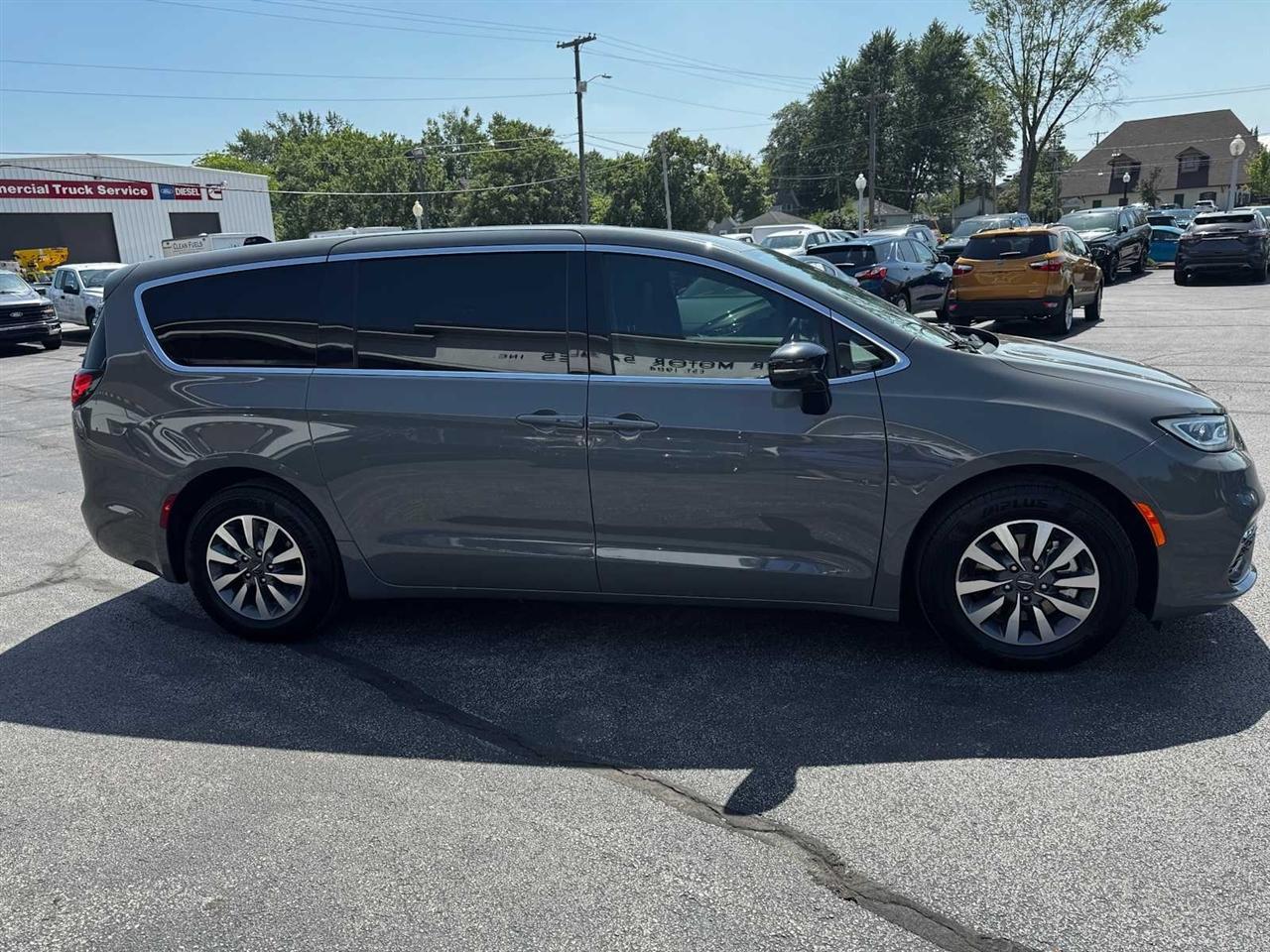Chrysler Pacifica Hybrid Select FWD 2025