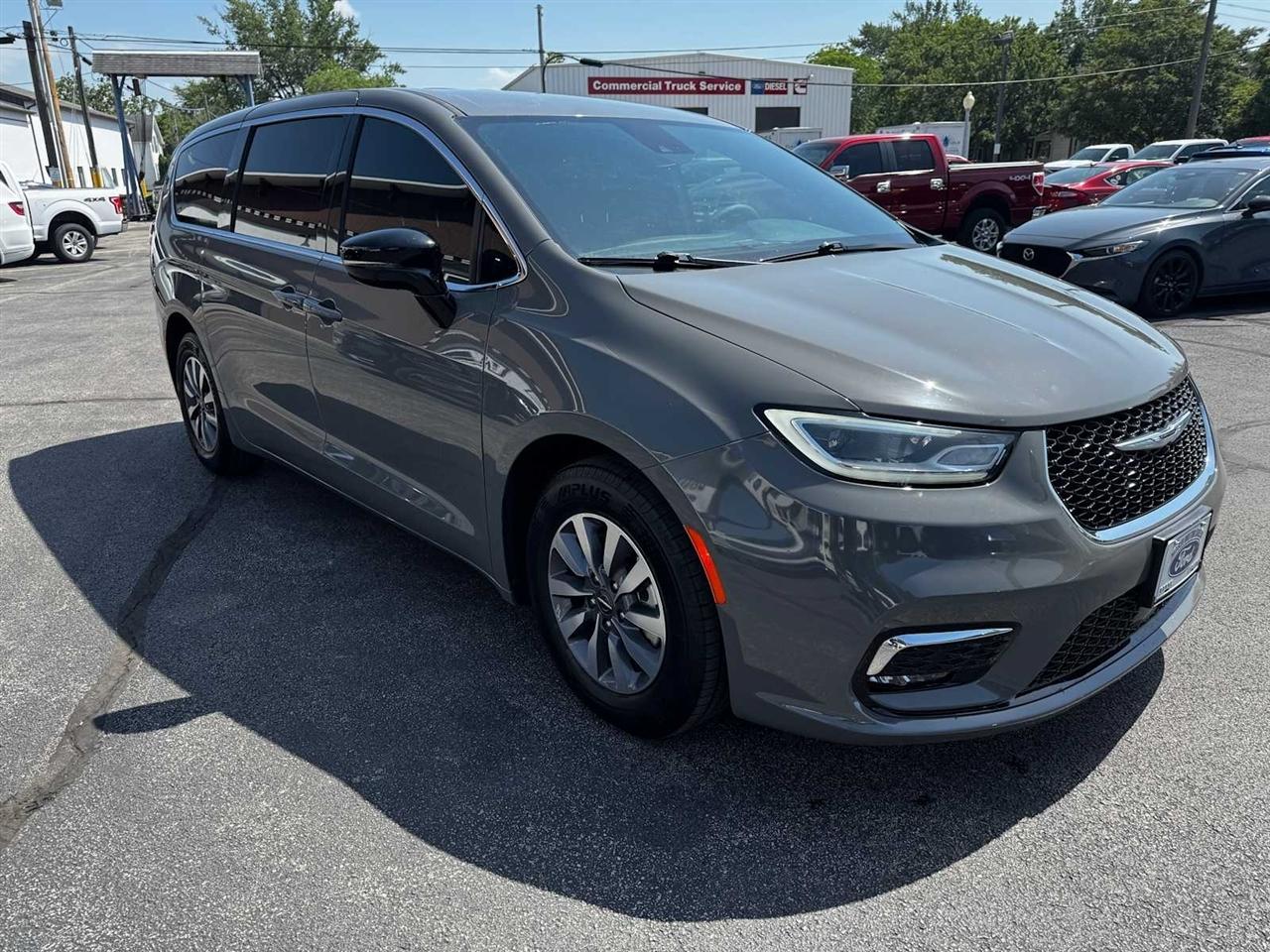 Chrysler Pacifica Hybrid Select FWD 2025