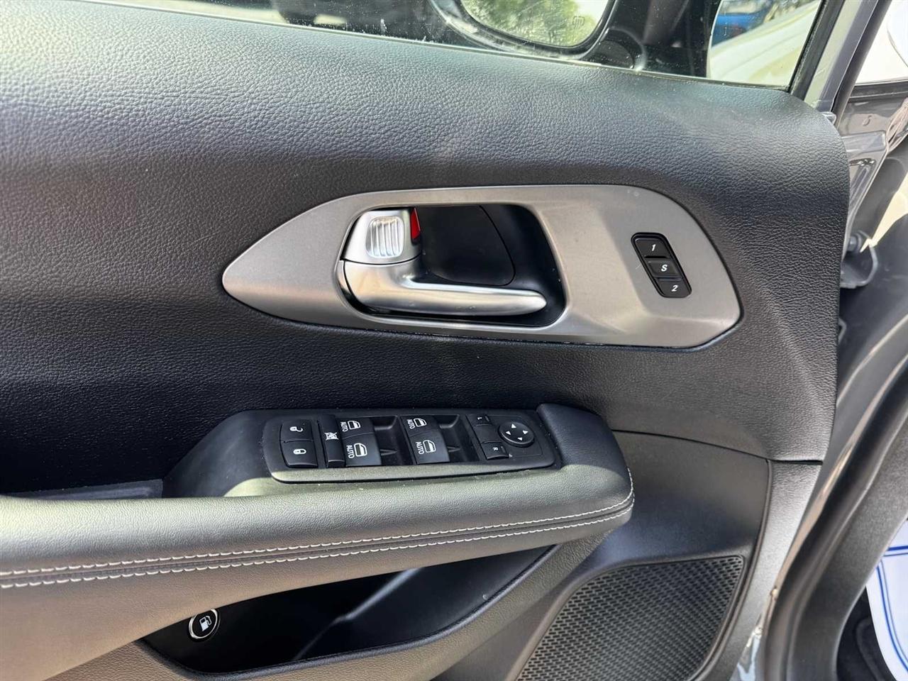 Chrysler Pacifica Hybrid Select FWD 2025