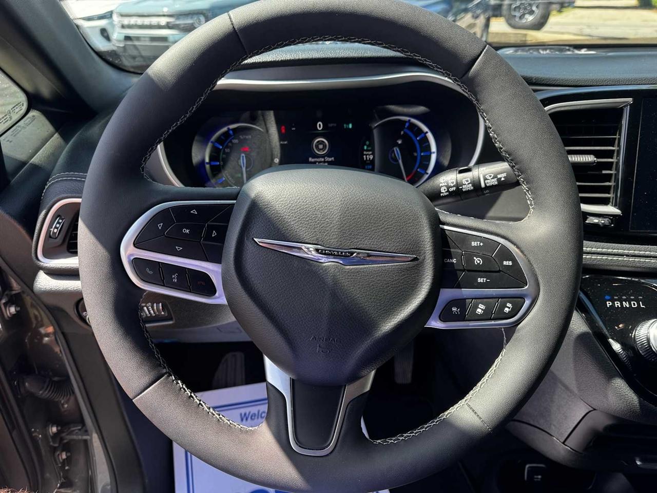 Chrysler Pacifica Hybrid Select FWD 2025
