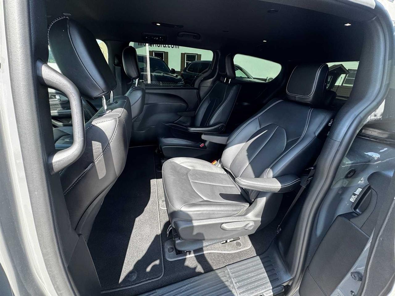 Chrysler Pacifica Hybrid Select FWD 2025