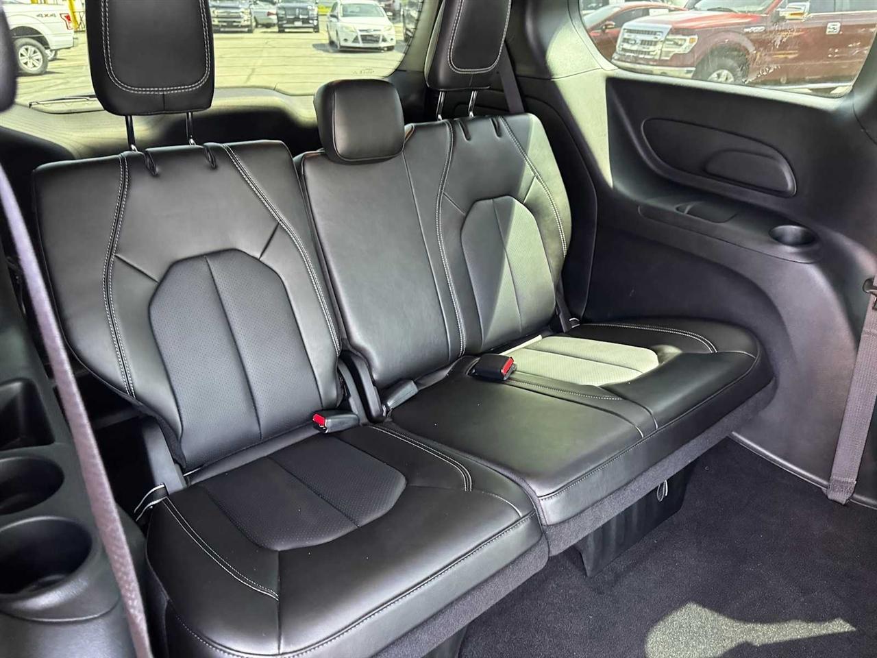 Chrysler Pacifica Hybrid Select FWD 2025