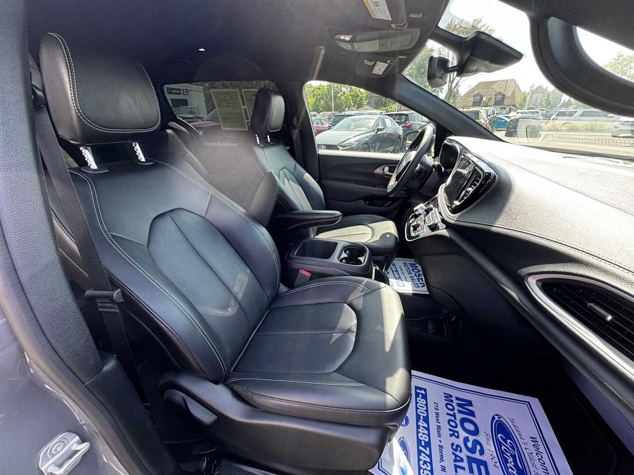 Chrysler Pacifica Hybrid Select FWD 2025