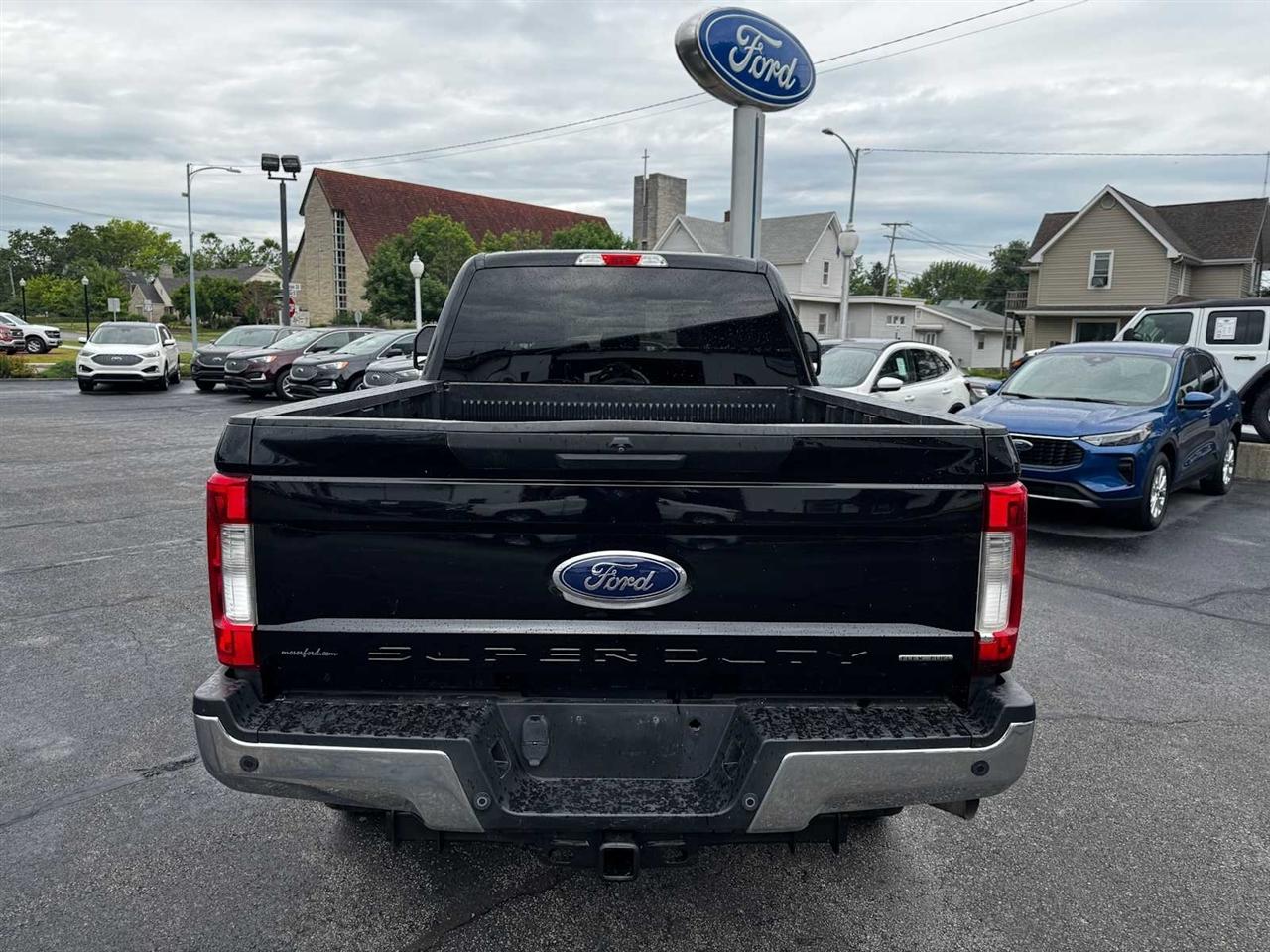 Ford Super Duty F-250 SRW XLT 4WD Crew Cab 8' Box 2017