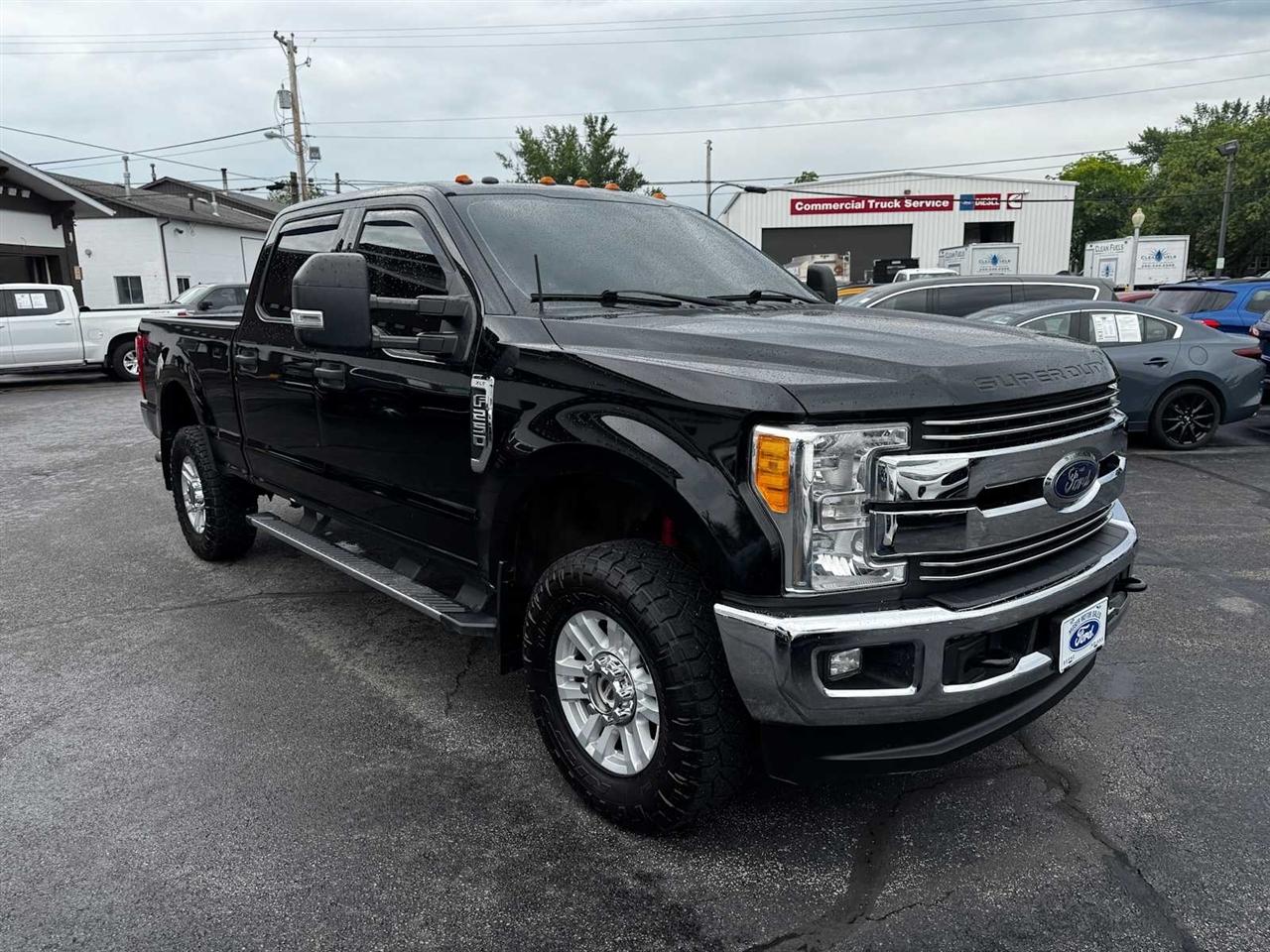 Ford Super Duty F-250 SRW XLT 4WD Crew Cab 8' Box 2017