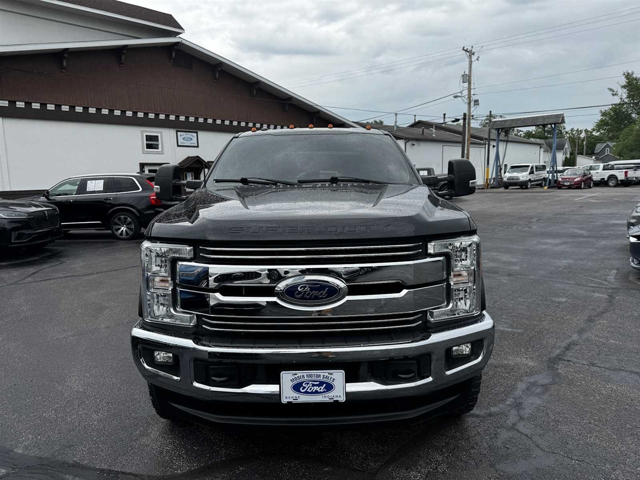 Ford Super Duty F-250 SRW XLT 4WD Crew Cab 8' Box 2017