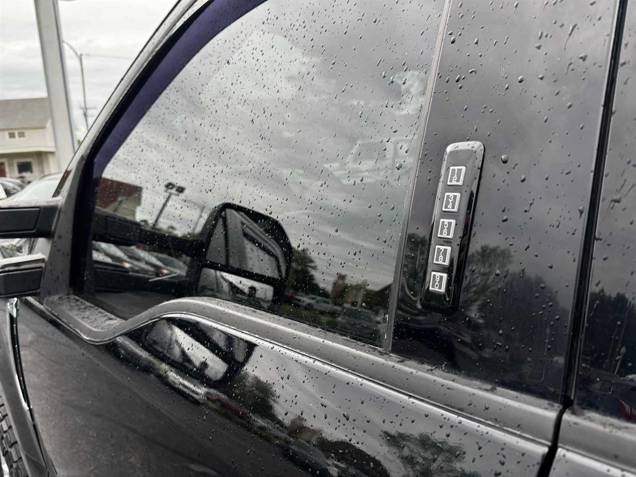 Ford Super Duty F-250 SRW XLT 4WD Crew Cab 8' Box 2017