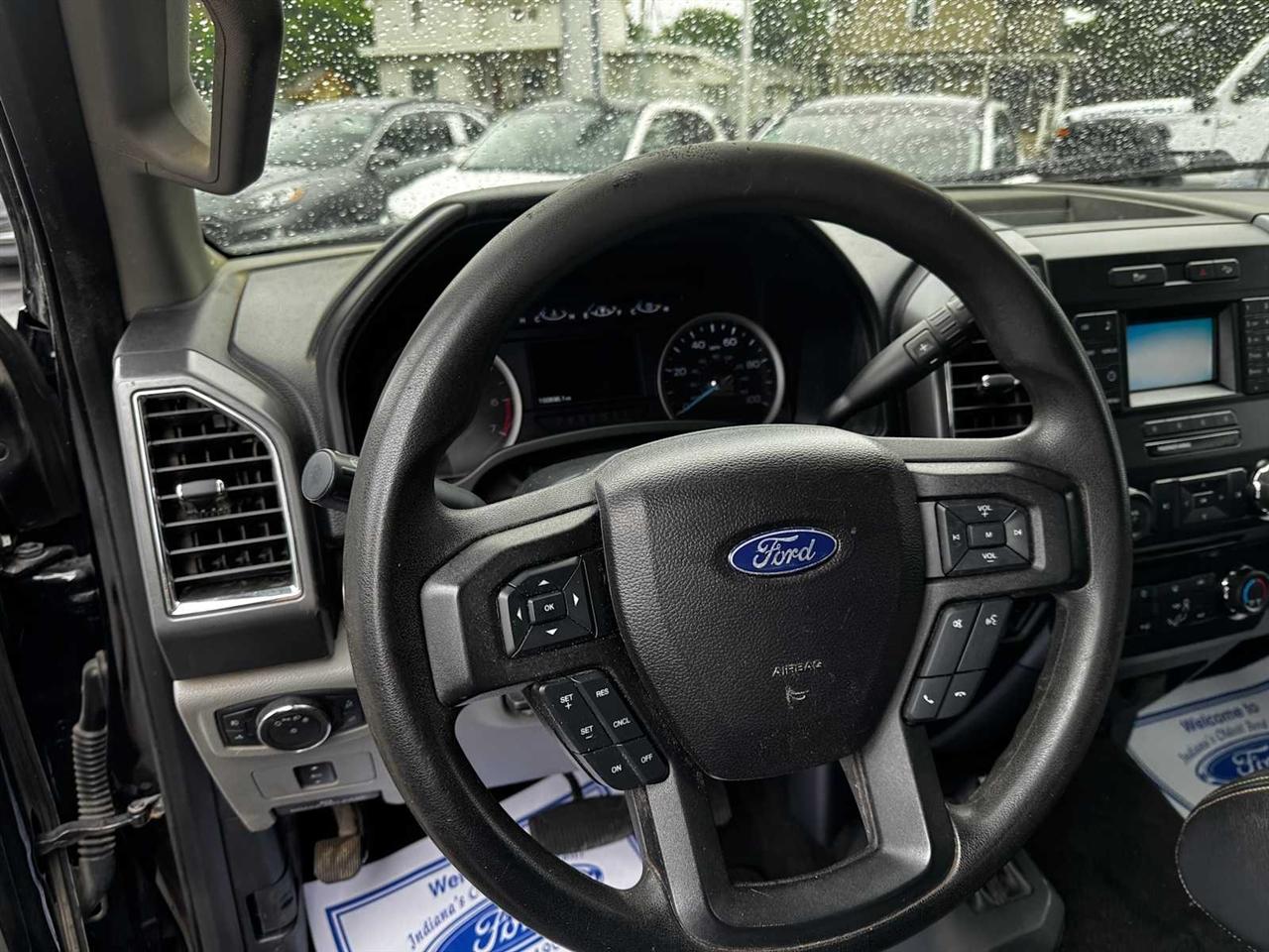 Ford Super Duty F-250 SRW XLT 4WD Crew Cab 8' Box 2017