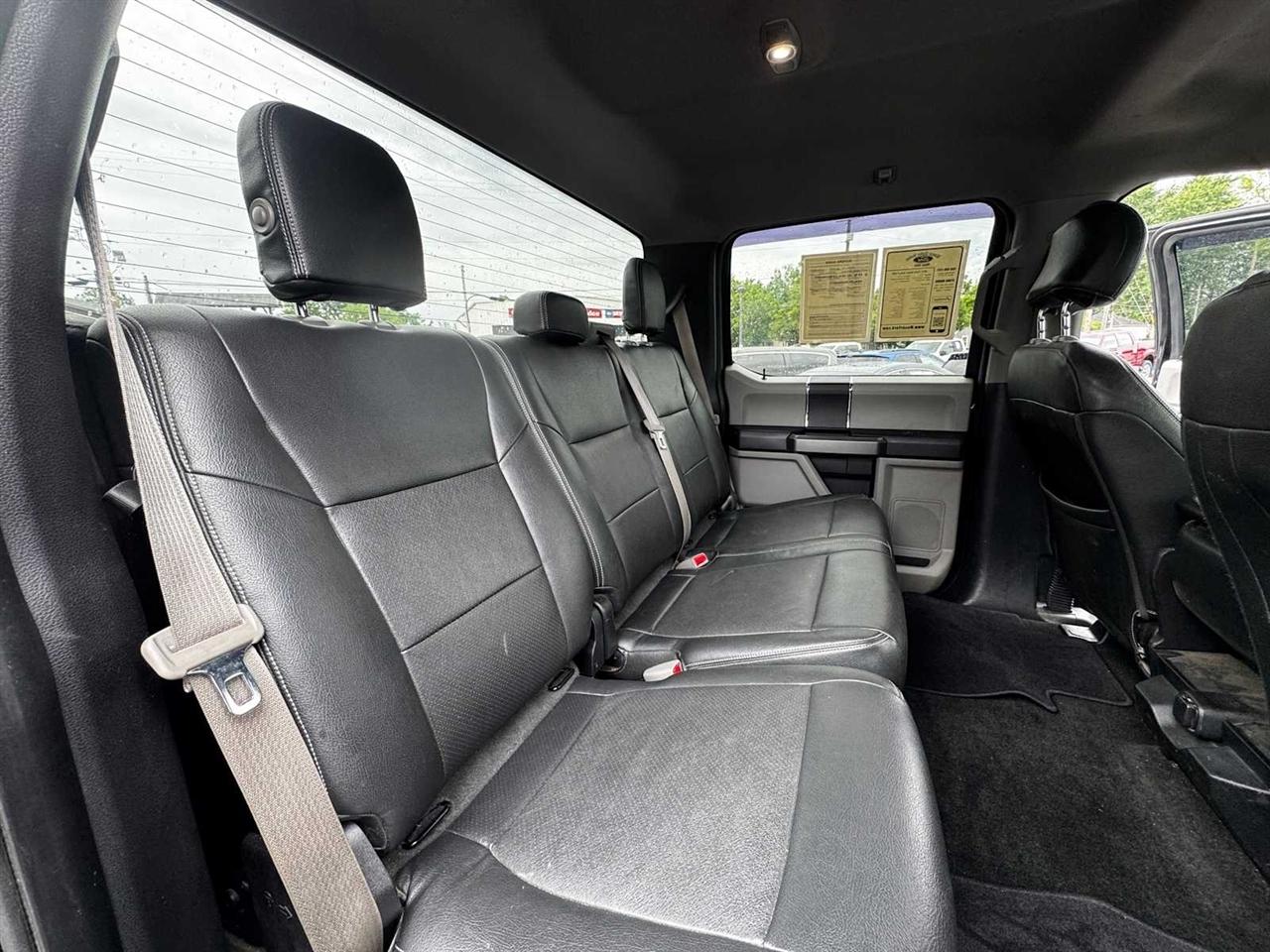 Ford Super Duty F-250 SRW XLT 4WD Crew Cab 8' Box 2017