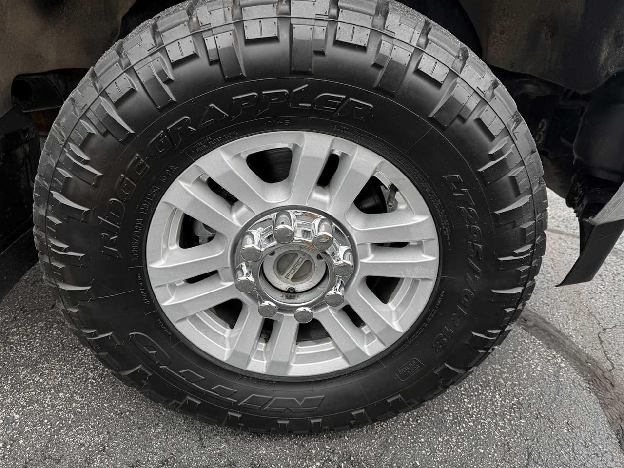 Ford Super Duty F-250 SRW XLT 4WD Crew Cab 8' Box 2017