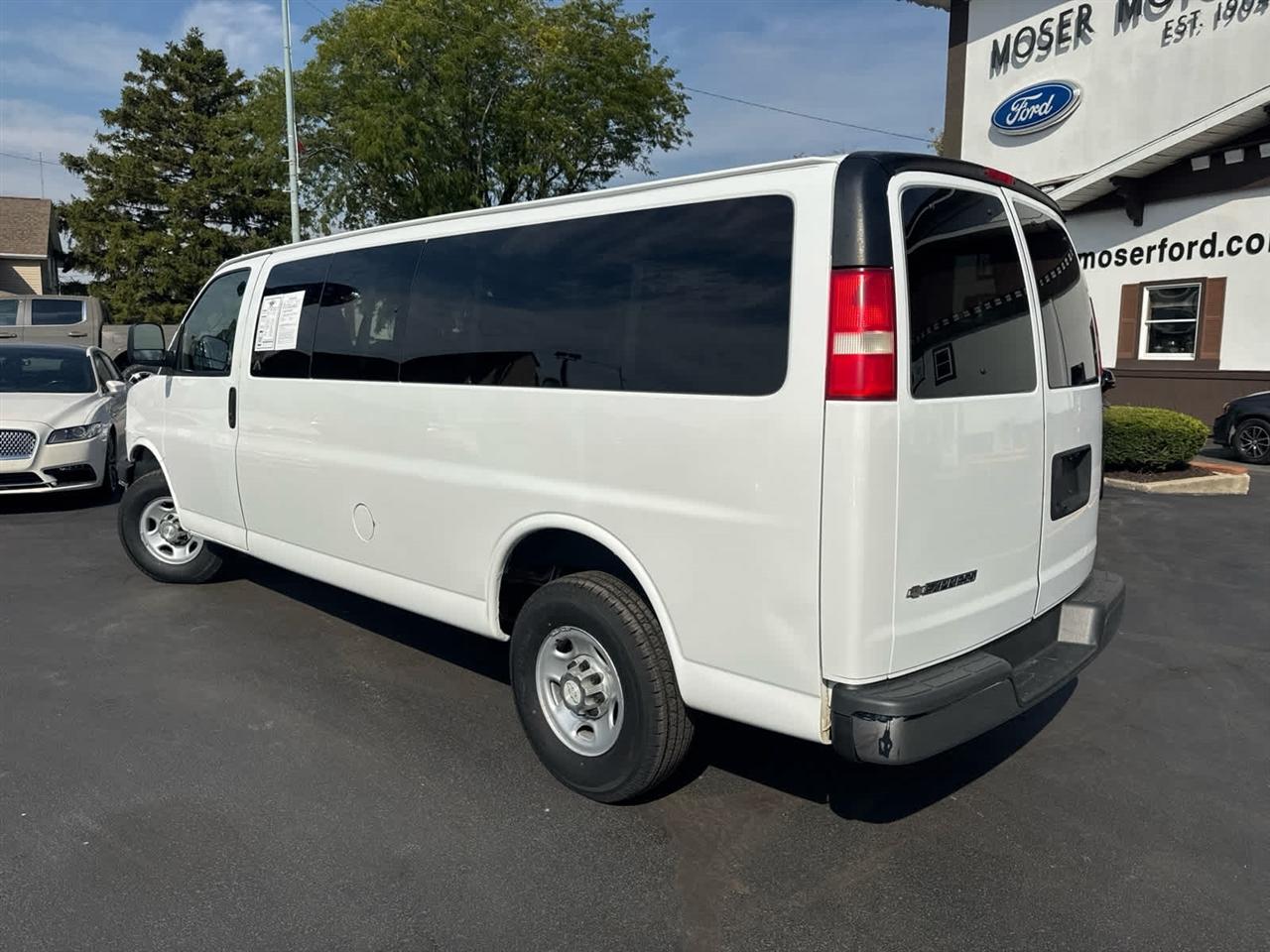 Chevrolet Express Passenger RWD 3500 155" LT 2018