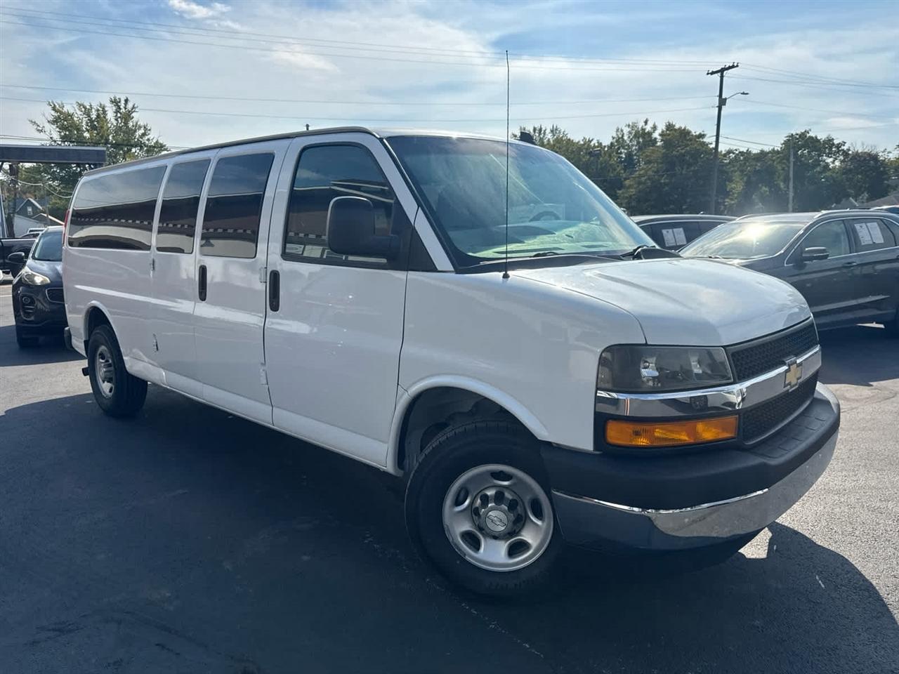 Chevrolet Express Passenger RWD 3500 155" LT 2018