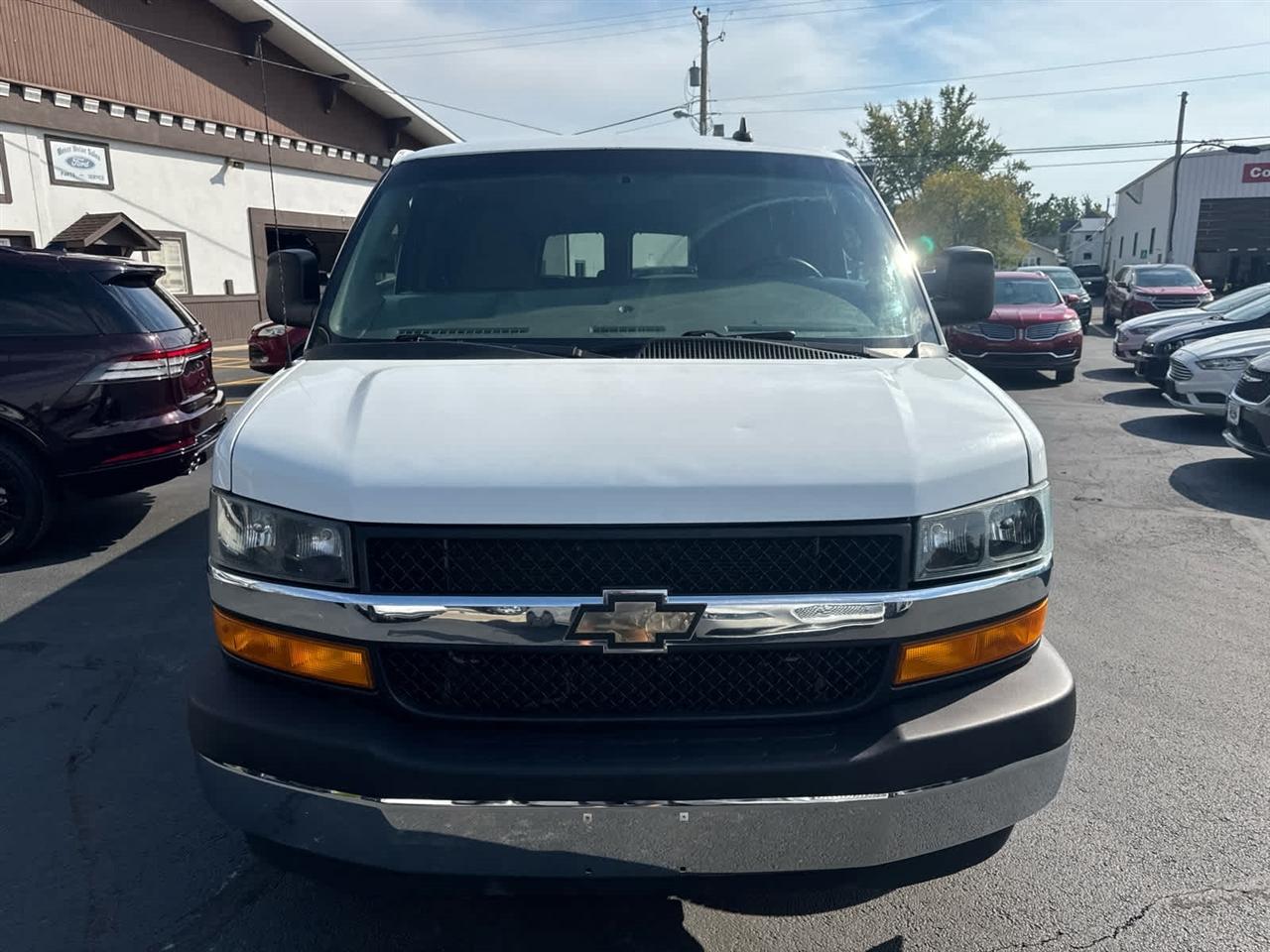 Chevrolet Express Passenger RWD 3500 155" LT 2018