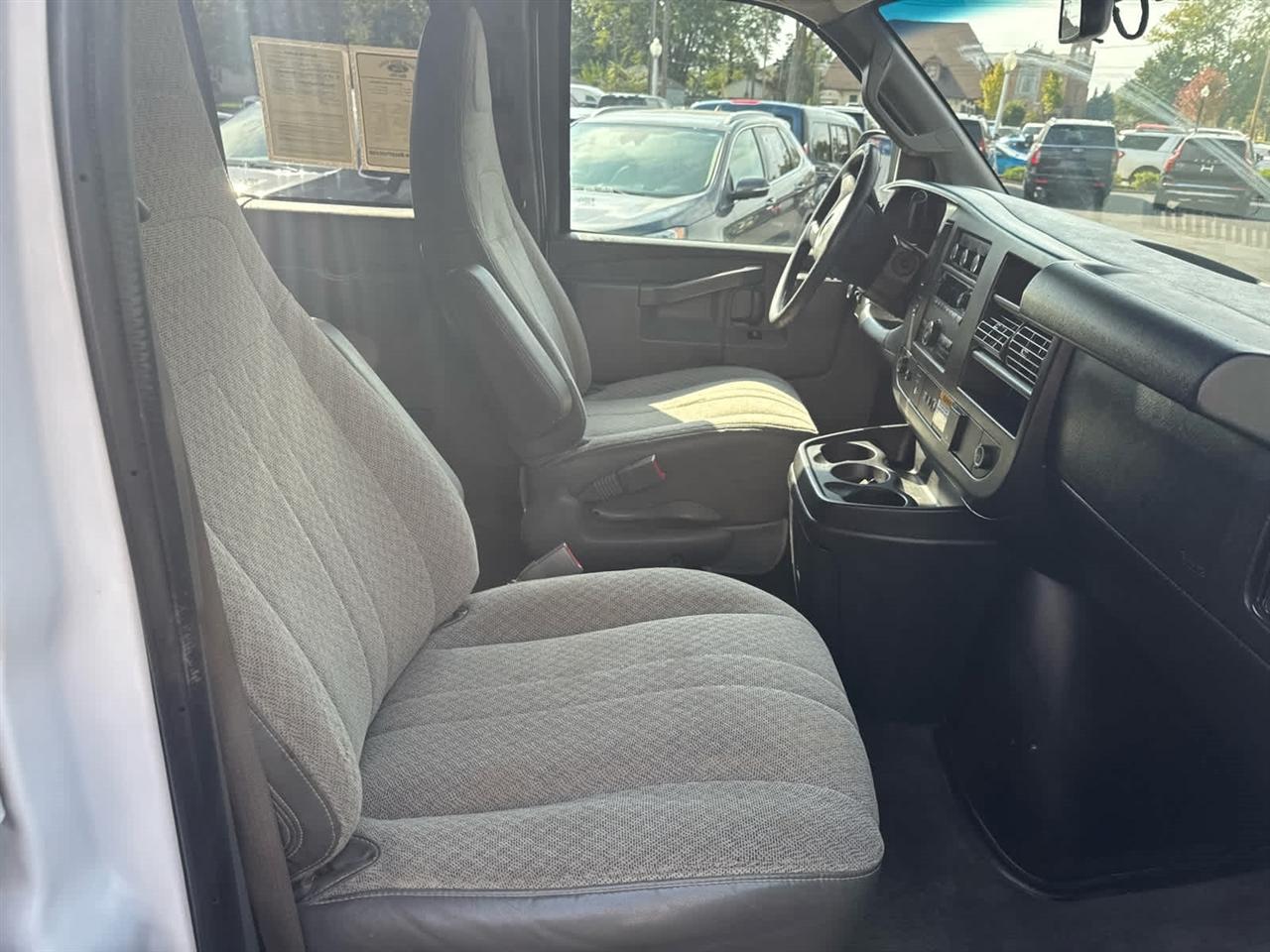 Chevrolet Express Passenger RWD 3500 155" LT 2018