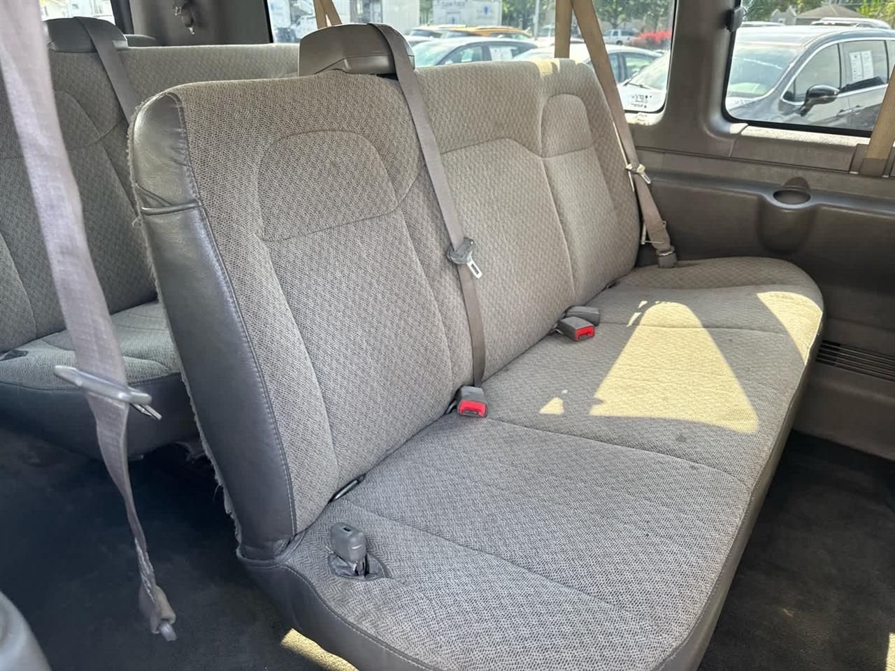 Chevrolet Express Passenger RWD 3500 155" LT 2018
