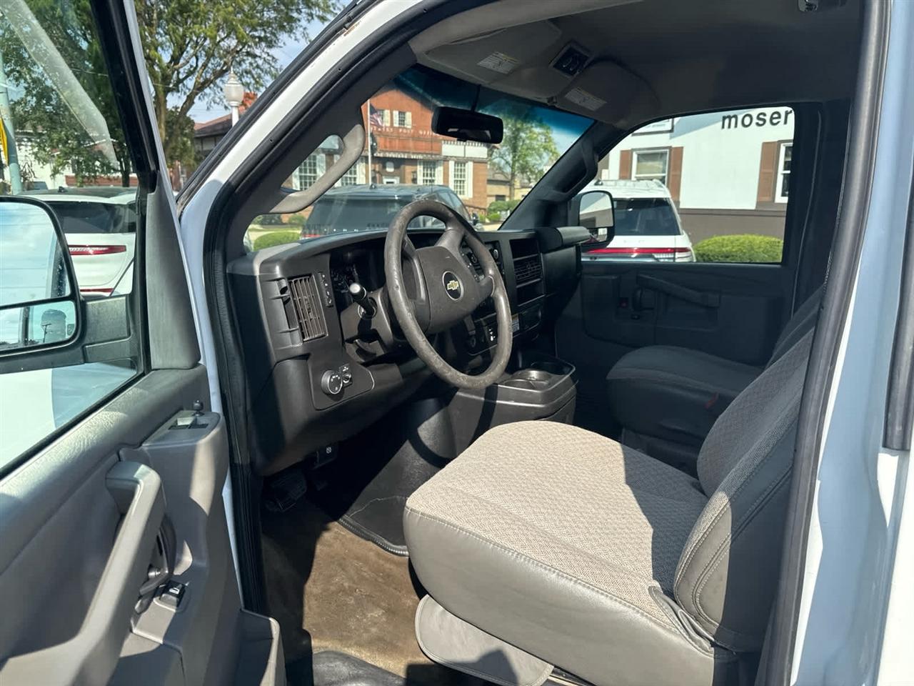 Chevrolet Express Passenger RWD 3500 155" LT 2018