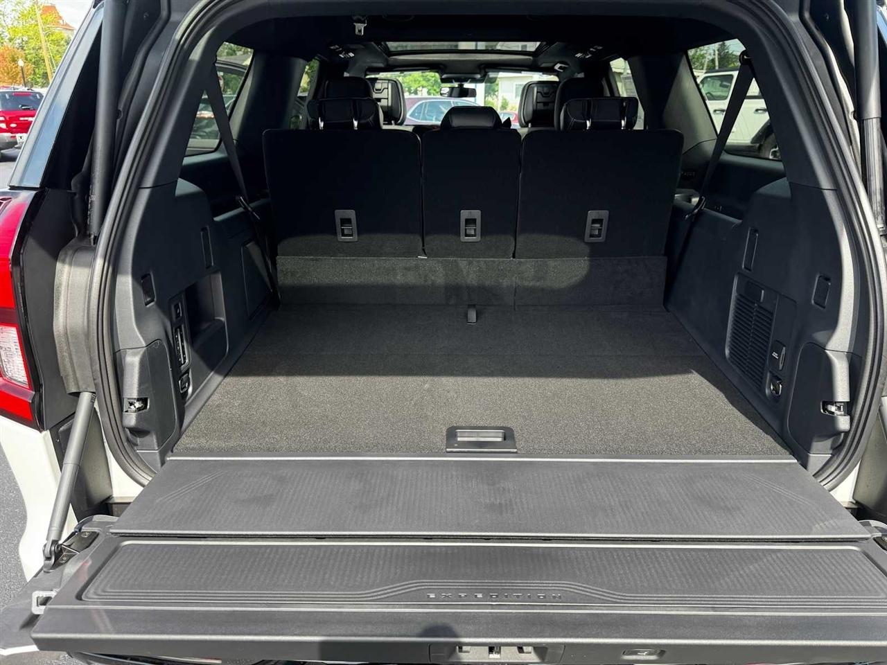 Ford Expedition Max Platinum 4x4 2027