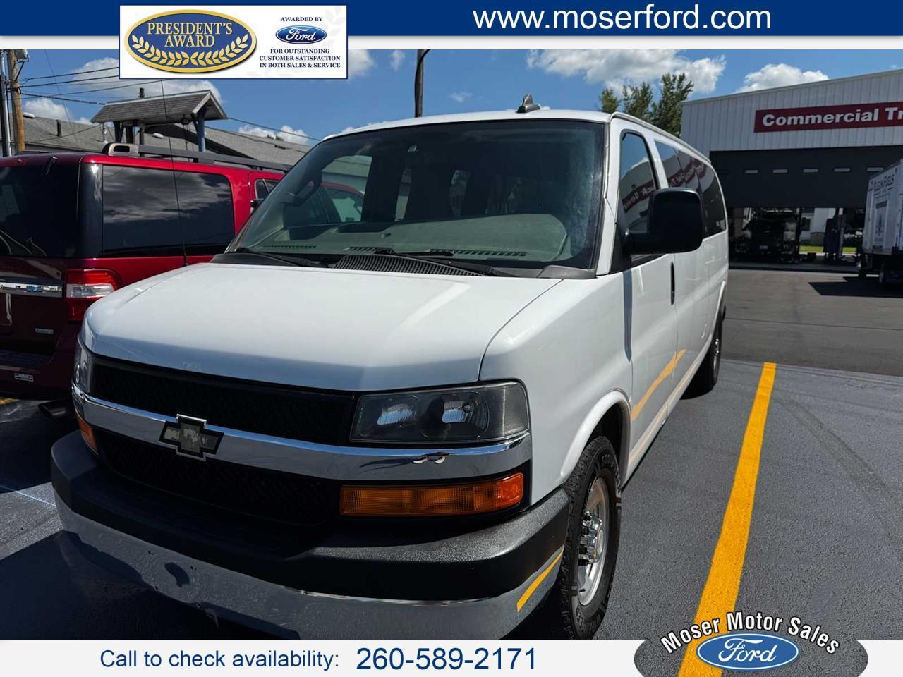 Chevrolet Express Passenger RWD 3500 155" LT w/1LT 2017