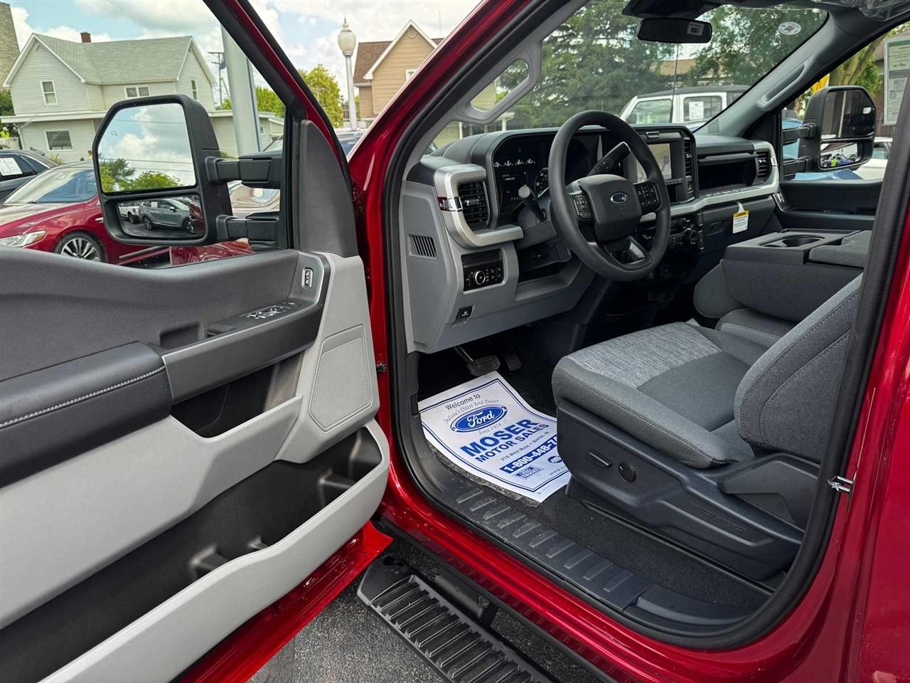 Ford Super Duty F-250 SRW XLT 4WD Reg Cab 8' Box 2026