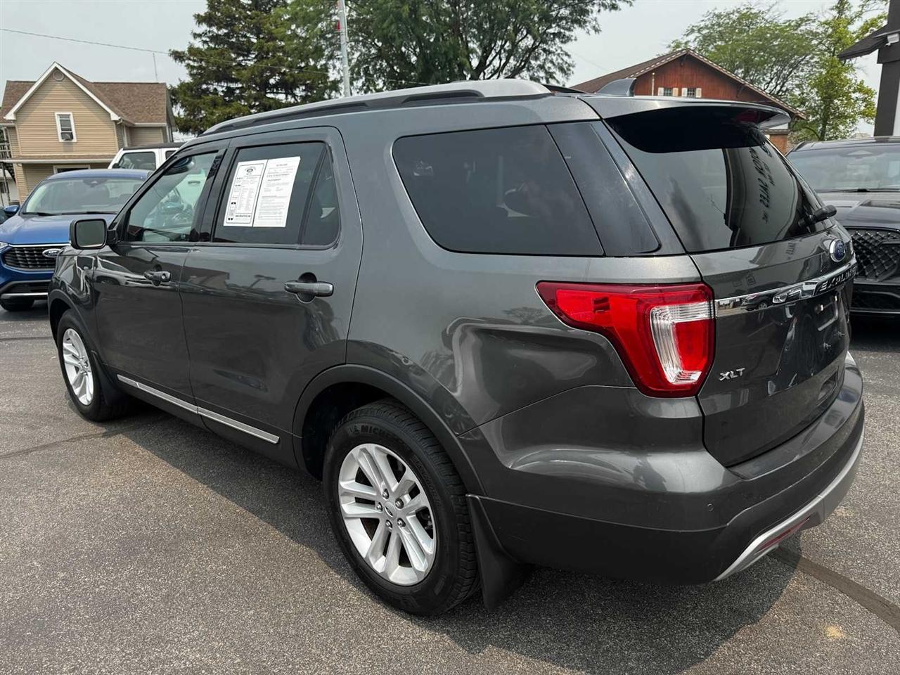 2017 Ford Explorer 16