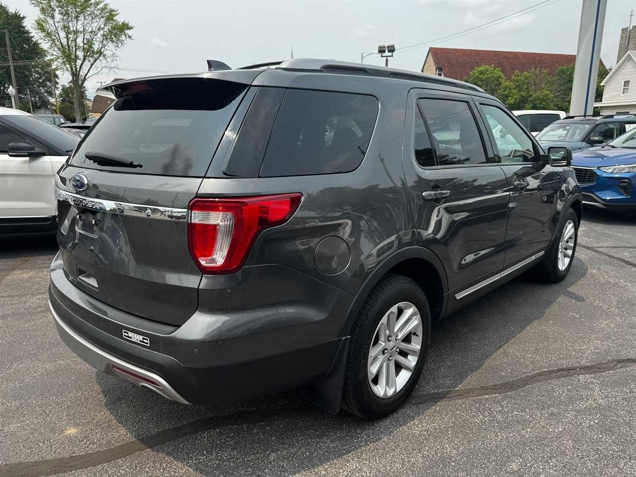 2017 Ford Explorer 29